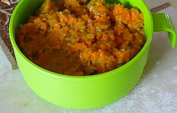 Purée petits pois, carottes et boeuf pour bébé (12 mois)